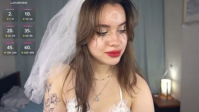 TateDevon online show from October 31, 2025, 7:09 am