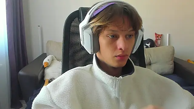 Ostin meow online show from September 11, 2025, 2:33 am