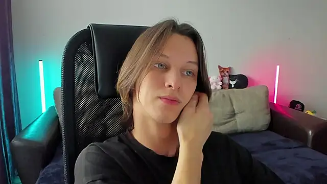 Ostin meow online show from March 23, 2026, 2:26 am