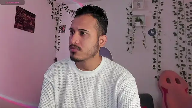 Raf brunette online show from December 8, 2024, 1:58 pm