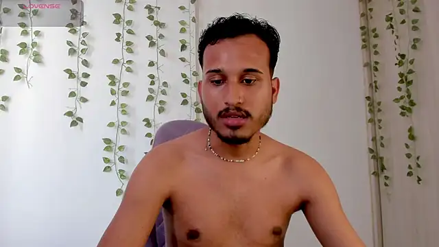 Raf brunette online show from September 11, 2025, 2:39 pm