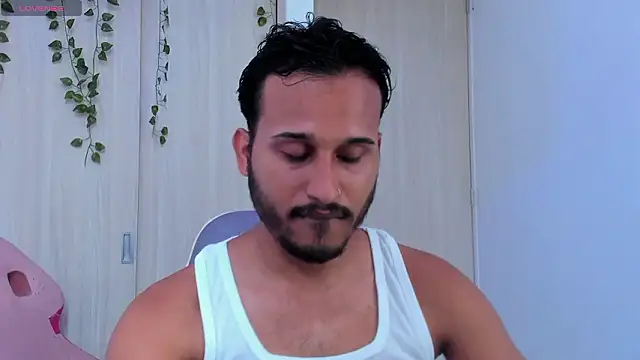 Raf brunette online show from March 27, 2026, 6:51 pm