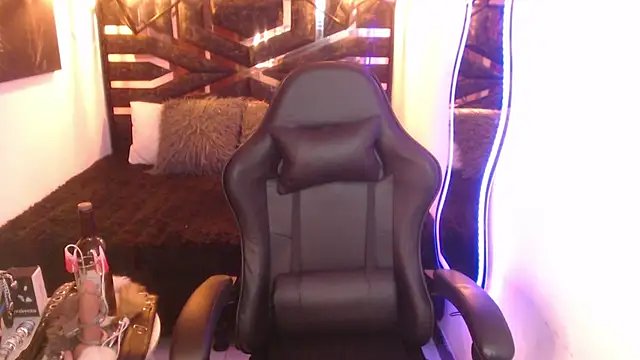 scarleth blue online show from April 9, 2026, 6:41 am