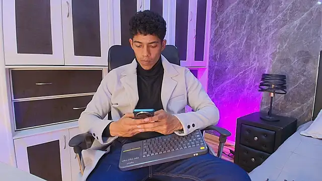 Snapshot of wagz chatting on June 24, 2026, 8:52 pm wagz online show from June 24, 2026, 8:52 pm
