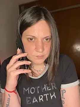 Macadiez10 online show from October 8, 2025, 3:26 am