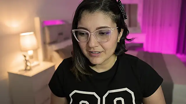 Camilaa bueno online show from January 12, 2025, 4:00 am