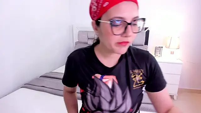 Camilaa bueno online show from April 11, 2026, 12:04 am