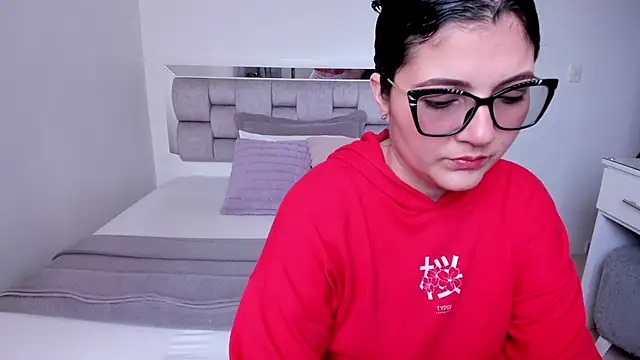 Snapshot of Camilaa_bueno chatting on June 14, 2026, 7:27 pm Camilaa bueno online show from June 14, 2026, 7:27 pm