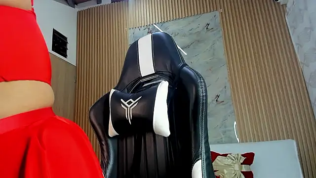 Any topless online show from January 15, 2026, 11:04 am