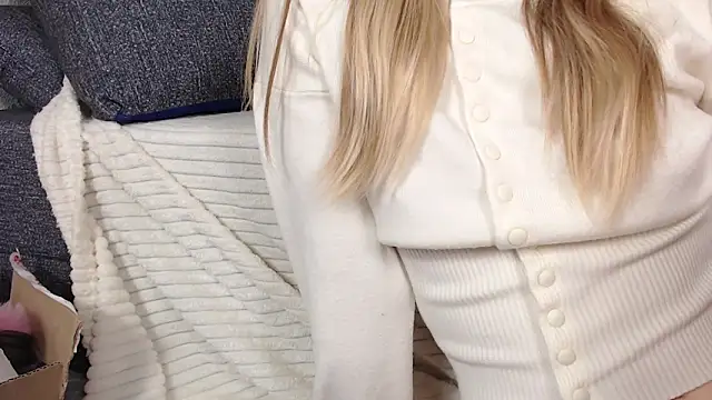 Snapshot of sofiaa_here chatting on April 7, 2026, 12:11 am sofiaa here online show from April 7, 2026, 12:11 am