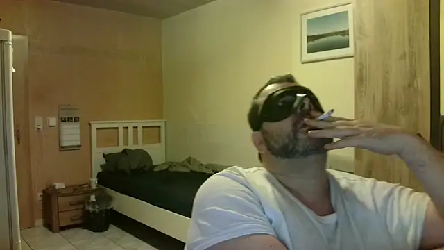 Snapshot of SADOMASKE chatting on December 5, 2024, 5:06 pm SADOMASKE online show from December 5, 2024, 5:06 pm