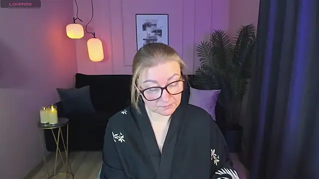 Snapshot of AlexandraKind chatting on February 8, 2025, 1:54 pm AlexandraKind online show from February 8, 2025, 1:54 pm