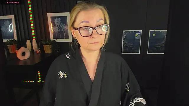 AlexandraKind online show from March 4, 2025, 11:43 pm