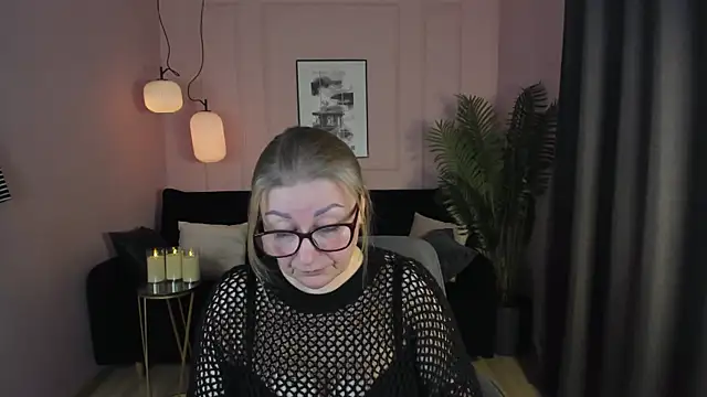 Snapshot of AlexandraKind chatting on March 11, 2025, 9:15 pm AlexandraKind online show from March 11, 2025, 9:15 pm