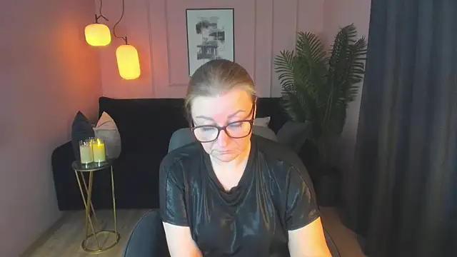 Snapshot of AlexandraKind chatting on March 17, 2025, 11:00 pm AlexandraKind online show from March 17, 2025, 11:00 pm