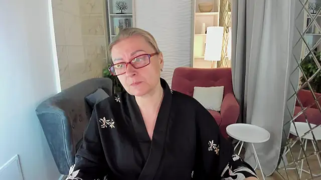 Snapshot of AlexandraKind chatting on October 6, 2025, 8:39 pm AlexandraKind online show from October 6, 2025, 8:39 pm