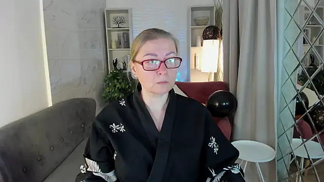 AlexandraKind online show from October 30, 2025, 1:34 pm