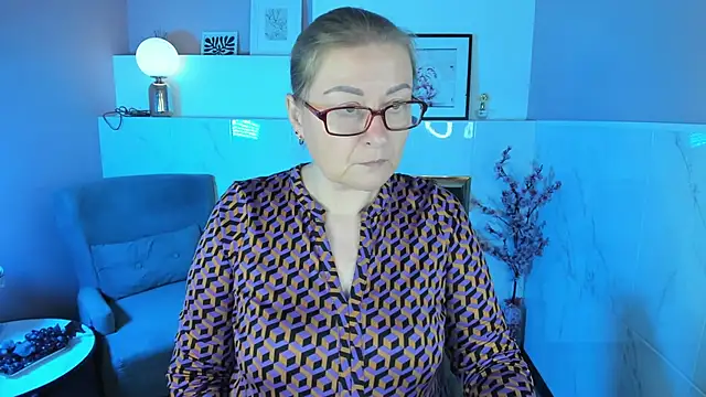 Snapshot of AlexandraKind chatting on November 3, 2025, 8:32 pm AlexandraKind online show from November 3, 2025, 8:32 pm