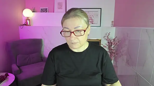 Snapshot of AlexandraKind chatting on November 7, 2025, 8:31 pm AlexandraKind online show from November 7, 2025, 8:31 pm