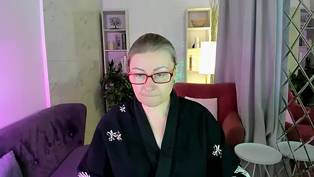 Snapshot of AlexandraKind chatting on November 11, 2025, 8:31 pm AlexandraKind online show from November 11, 2025, 8:31 pm