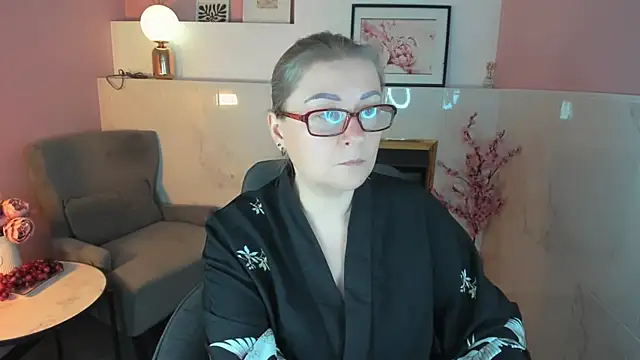 Snapshot of AlexandraKind chatting on November 13, 2025, 8:41 pm AlexandraKind online show from November 13, 2025, 8:41 pm