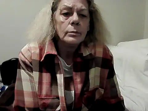 housewife shantie online show from October 27, 2025, 2:54 pm