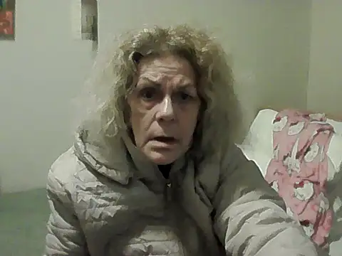 housewife shantie online show from February 15, 2026, 2:58 pm