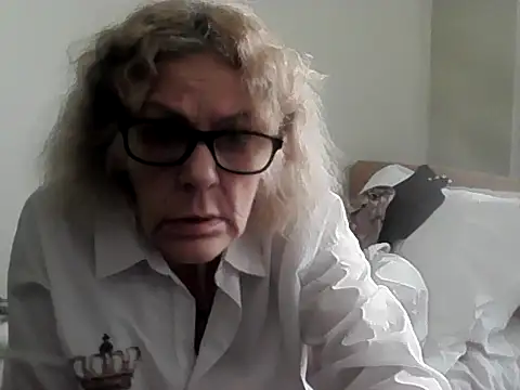 housewife shantie online show from March 18, 2026, 1:14 pm