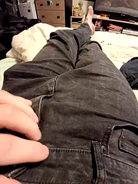 stev3w online show from February 24, 2025, 4:04 pm