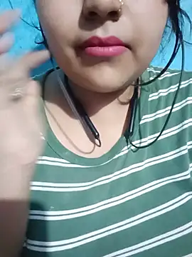 Snapshot of Love-Veronica chatting on July 13, 2026, 6:33 pm Love-Veronica online show from July 13, 2026, 6:33 pm