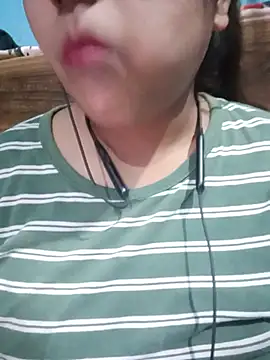 Snapshot of Love-Veronica chatting on July 17, 2026, 1:40 pm Love-Veronica online show from July 17, 2026, 1:40 pm