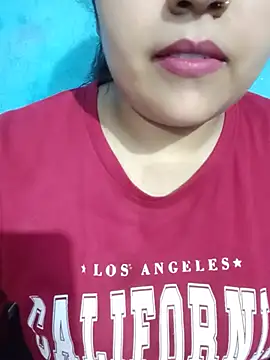 Snapshot of Love-Veronica chatting on July 29, 2026, 5:44 pm Love-Veronica online show from July 29, 2026, 5:44 pm