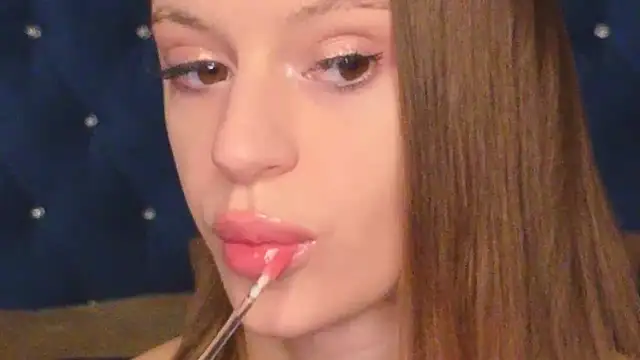 Snapshot of RebeccaMartons chatting on January 12, 2025, 7:11 am RebeccaMartons online show from January 12, 2025, 7:11 am