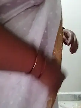 Snapshot of Sexy_Radhikaa chatting on April 28, 2026, 3:11 am Sexy Radhikaa online show from April 28, 2026, 3:11 am