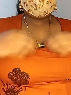 Snapshot of Sexy_Radhikaa chatting on April 29, 2026, 5:30 pm Sexy Radhikaa online show from April 29, 2026, 5:30 pm