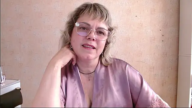 Snapshot of sweetsunset11 chatting on May 4, 2026, 1:40 pm sweetsunset11 online show from May 4, 2026, 1:40 pm
