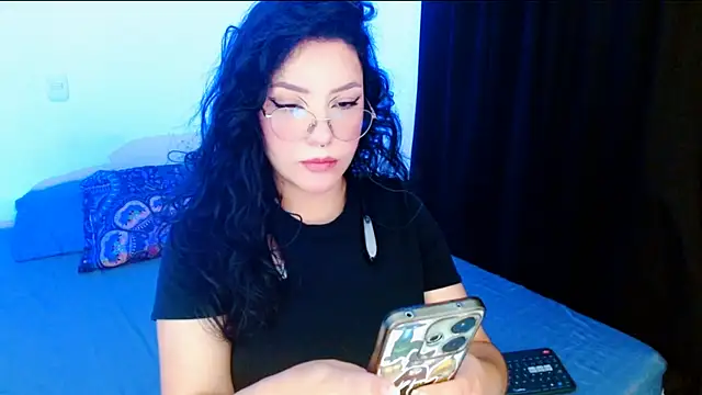 DollCam   online show from October 7, 2025, 11:13 pm