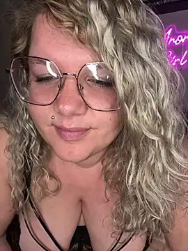 CurvyAnonymousGirl89 online show from February 17, 2025, 4:37 pm