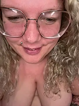 CurvyAnonymousGirl89 online show from March 3, 2025, 9:15 pm