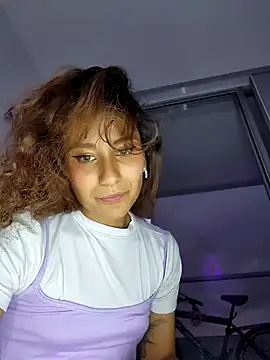 Snapshot of varenkaivanova_22 chatting on December 13, 2024, 10:51 am varenkaivanova 22 online show from December 13, 2024, 10:51 am