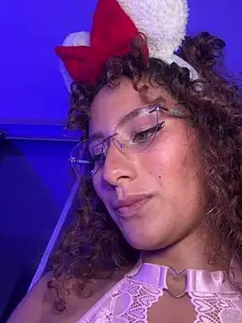 Snapshot of varenkaivanova_22 chatting on February 13, 2025, 9:20 am varenkaivanova 22 online show from February 13, 2025, 9:20 am