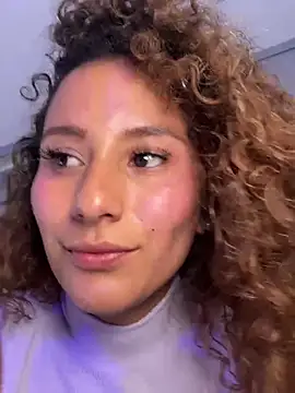 Snapshot of varenkaivanova_22 chatting on March 21, 2025, 10:28 am varenkaivanova 22 online show from March 21, 2025, 10:28 am