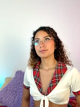 Snapshot of varenkaivanova_22 chatting on September 10, 2025, 5:51 am varenkaivanova 22 online show from September 10, 2025, 5:51 am