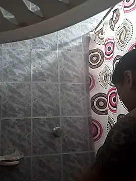 Naomy veracruz  online show from December 17, 2025, 9:59 am