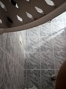 Naomy veracruz  online show from December 18, 2025, 9:59 am