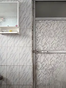 surabhi09 online show from September 13, 2025, 2:11 am