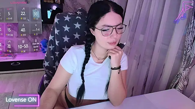 BellaaNoir online show from November 16, 2025, 8:36 pm