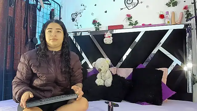 abby eemily online show from December 5, 2025, 12:47 pm