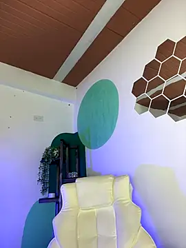 Snapshot of LollaByer chatting on September 28, 2025, 8:14 pm LollaByer online show from September 28, 2025, 8:14 pm