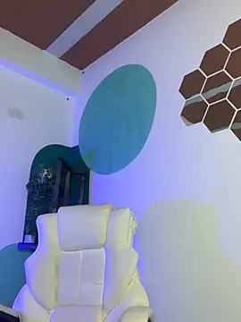 Snapshot of LollaByer chatting on October 10, 2025, 9:14 pm LollaByer online show from October 10, 2025, 9:14 pm